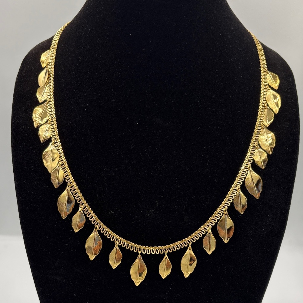 Trifari Bright Gold Leaf Necklace Excellent Condition